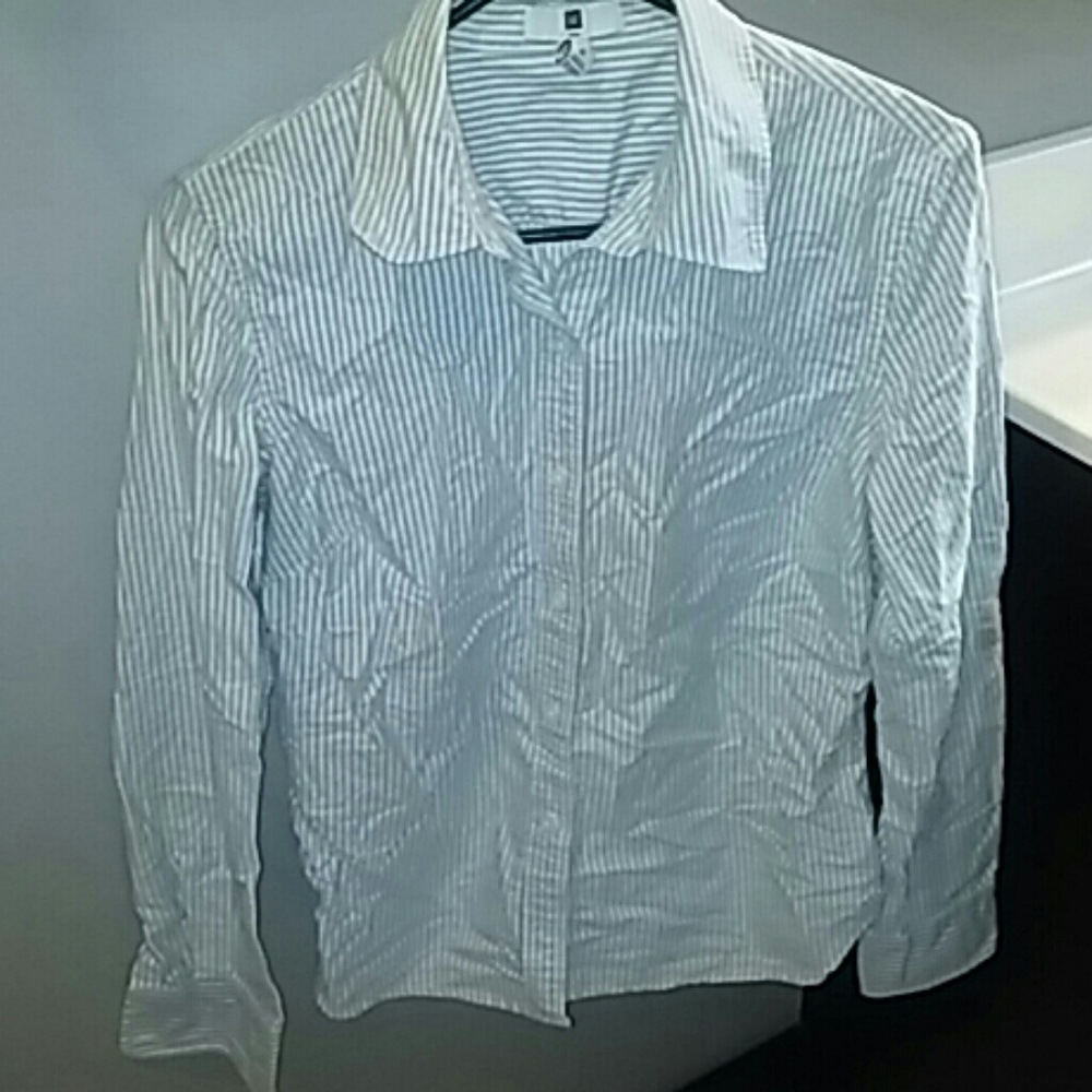 Gap button up
